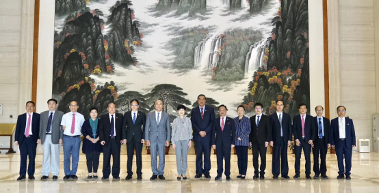 中國建築防水協會朱冬青秘書長率領北京、深圳、香港、澳門等地的專家、學者拜訪了中央政府駐澳門聯絡辦公室的領導