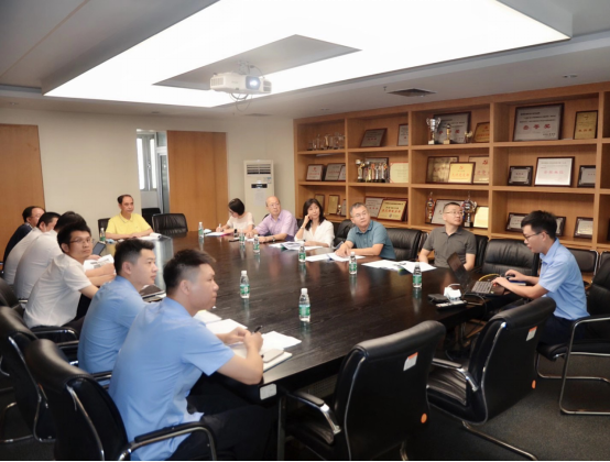 深圳市城脈金融中心大廈項目“新型輕量化支點頂模集成平台通用經濟性研究和應用”評審會